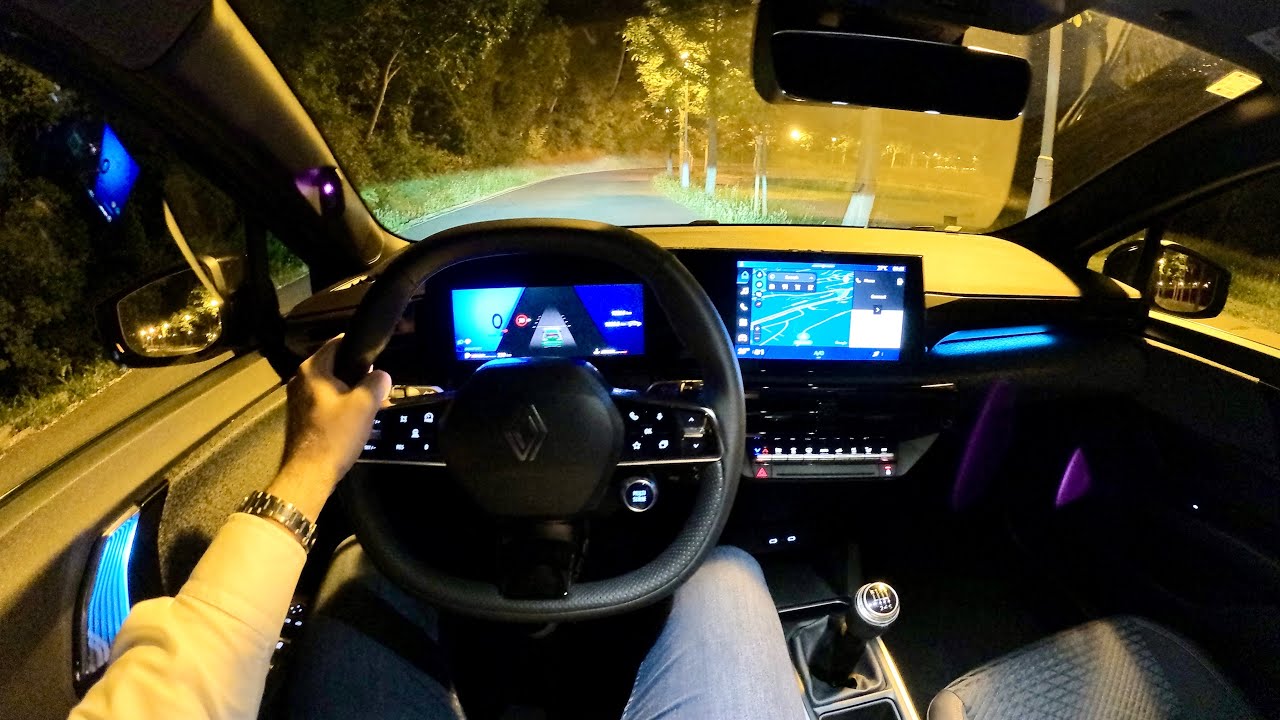 RENAULT CLIO TCe 115 Techno 2026 - DRIVING in the middle of the NIGHT (cool AMBIENT lights)