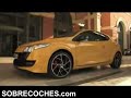 Fernando Alonso conduciendo el Nuevo Renault Megane RS - SOBRECOCHES.com