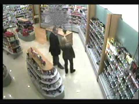 Złodzieje w perfumerii w Puławach http://www.mmpulawy.pl/artykul/zlodzieje-w-perfumerii-w-pulawach-nagrani-przez-monitoring-wideo