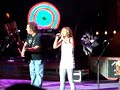 Jennifer Nettles of Sugarland performing \"Irreplaceable\" Jennifer Nettles of Sugarland performing \"Irreplaceable\"