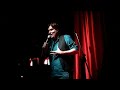 george harris presenta micr�fono abierto.