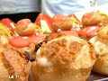 Michalak chef pâtissier du Plaza Athénée, à Angers - Angers - Ce dernier est venu rendre visite aux apprentis du centre pâtissier d'Angers où il a lui même suivit sa formation, 17 ans plus tôt.Ce dernier souhaite motiver encore plus ces jeunes déjà plein d'ambitions. (Pour obtenir les droits d’exploitation commerciale de cette vidéo, veuillez contacter contact@wizdeo.com)