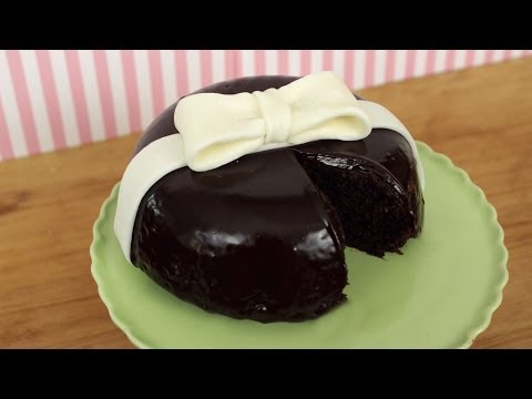 how to fasten ribbon around a cake