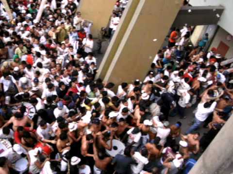 Video - TRINCHERA U NORTE ENTRANDO A LA TRIBUNA U -CAGONES 12-07-09 - Trinchera Norte - Universitario de Deportes - Peru