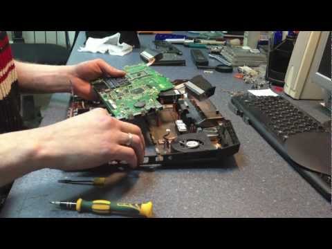 Asus Lamborghini VX7Sx Disassembling the laptop