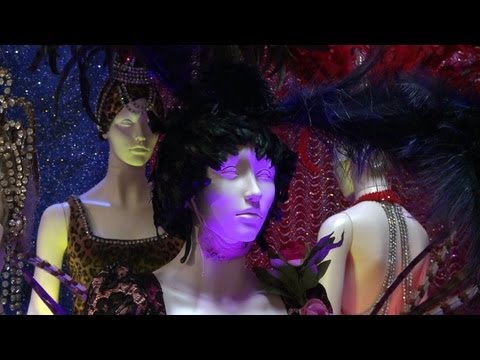 Kalapács alá kerültek a Folies Bergère relikviái 0 Kalapács alá kerültek a Folies Bergère relikviái