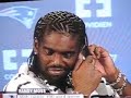 Randy Moss screws his rock in.