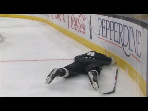 Video: Doughty shaken up after hit from Frolik