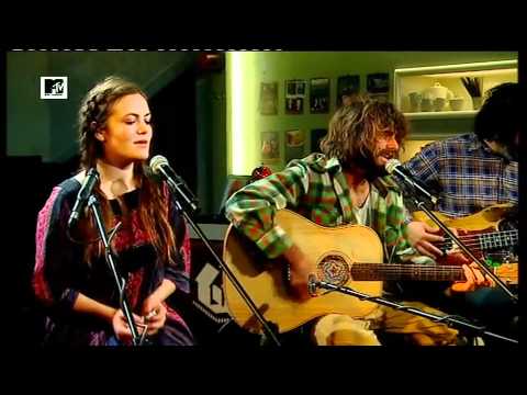 Angus & Julia Stone - Angus und Julia Stone permormen ihren Song Big Jet Plane live bei MTV Home.