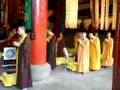 Prières De Moines Bouddhistes Au Temple Jingci À Hangzhou