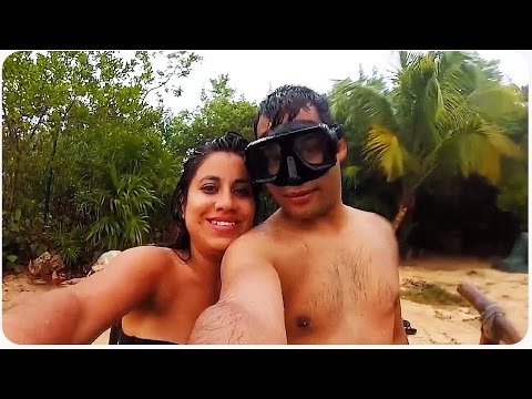 bomb - Vote for JukinVideo in the Streamy's. CLICK HERE: http://bit.ly/JukinVideoStreamy Taking a video selfie after snorkeling, this couple encounters an extremely shocking lightning bolt behind...