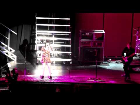 Carly Rae Jepsen - This Kiss Live @ Palacio De Los Deportes de Madrid
