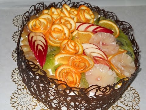 Как украсить торт фруктами
