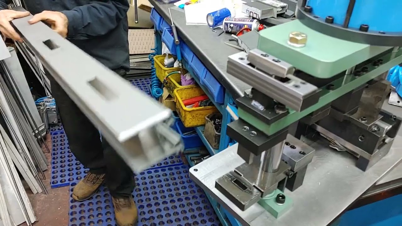 9200 - לפינוי מנעול, לשונית וכנף ושולב מחוזקים