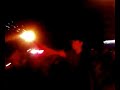 Tolga beim Feuerwerkskörper anzünden in Offenbach Marktplatz
