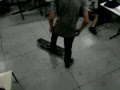 manobras de skate na sala de aula