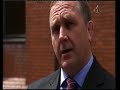 un dirigente del partito fascista inglese British National Party è stato arrestato per il possesso di 40000 immagini di pedopornografia commento originale del poster del video: UK Channel 4 news report about white Nationalist activist Martyn Gilleard, who was arrested after police found him in possession of 39000 images of child pornography, National Front and Combat 18 stickers, magazines and CDs of the 