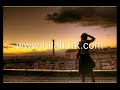 http://www.hilalturk.com/
Yine sensiz bir gecenin buz gibi sabahinda 
Bu korkunc yalnizligimda seni bekliyorum 
Yaniyor yüregim 
Yine gözyaslarim yagmur gibi yasiyorum anilarla 
Bir seyler kopuyor sanki taa suramda 
Yaniyor yüregim 
Allah`im güc ver bana sigindim sana 
Bu ne dayanilmaz bir aci sabir ver bana 
Yeter artik cektiklerim bitsin bu ceza 
Ümitsiz haykiriyorum ne olur dön bana 
Sana yazdigim en son sarki bu artik kirildi kalemim 
Gökler sahidim olsun ki seni seviyorum 
Yaniyor yüregim 
Sonbahar yapraklari gibi savruldu ümitlerim 
Son bir kez duymak istersen seni seviyorum 
Yaniyor yüregim... 
Allah`im güc ver bana sigindim sana 
Bu ne dayanilmaz bir aci sabir ver bana 
Yeter artik cektiklerim bitsin bu ceza 
Ümitsiz haykiriyorum ne olur dön bana 
(Barış Manço)