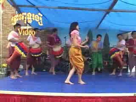 Bra Buddha Ransi Temple   New Year 2008#06