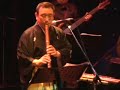 民謡尺八の名手・米谷智氏のCD「うたごころ」発売記念ライブが2009年6月23日、渋谷のジャズクラブ「JZ-brat」で開催された。「静動」は米谷智氏のオリジナル楽曲で、オープニングの「幻想曲」に続き演奏された。出演者は、米谷智氏の他、このCDのプロデュースを手掛けた堀越彰氏（ドラム）、渡辺和栄女史（ピアノ）、小林光氏（ベース）。特別ゲストとして、米谷智の実兄であるビートきよし氏（ツービート）と島田洋八氏（B&B）が飛び入り参加、トークで盛り上げていただいた。 CD「Utagokoro」 Release Live of Satoshi Yoneya, the master of shakuhachi in Japanese folk song, was held on June 23rd 2009 at JZ-brat. This video is his original tune titled Seidou(Silence and movement) and played at the opening of the live. The musicians are Mr. Akira Horikoshi on drums, the producer of CD「Utagokoro」, Ms. Kazue Watanabe on piano and Hikaru Kobayashi on bass.