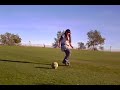 Celeste pateando la pelota 2