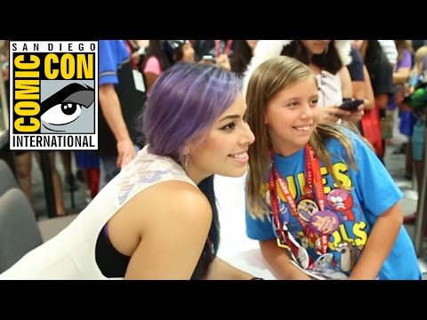 MEETING FANS AT COMIC CON 2014 - Vlog