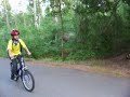 Mumier skr�mmer skiten ur litet barn