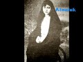 iraqi song - editing by \ haeytham almalakمن المطربات العراقيات اللواتي ملان الدنيا طربا وغناء ، المطربة زكية جورج التي سمعنا اغانيها البغدادية الشجية ، مثل اغنية -- وين رايح وين -- واغنية -- تاذيني يولفي ليش تاذيني -- ويا هل خلك من شاف ولفي وعرفه -- على الراح على الراح -- وغيرها من الاغاني. والمطربة زكية جورج اسمها الحقيقي فاطمة ، ولدت في مدينة حلب . قدمت الى بغداد مع اختها -- عليه -- للعمل في الملاهي بغداد سنة 1920 . وعملت زكية جورج واختها في بداية الامر كراقصتين . الا ان صوت زكية وعذوبة ادائها جعلها تتجه الى الغناء ، ساعدها في ذلك اتجاه الشعراء والملحنون اليه والاهتمام بموهبتها . ومن هؤلاء اكرم احمد وكمال نصرت الذي ذاب بها حبا وخلدها في ديوانه الشعري الذي طبع بعد موته. ومن قصائده التي يتغنى بها بزكية جورج. مم سليمى من منيرة انت بالفن كبيرة انت بالسن صغيرة انت بالفن كبيرة وفي قصيدة سلطان الحب يقول:- انا اهواك سمية والهوى شربليه هو حلو هو مر وبه تحلو الاذيه وقد عملت زكية في ملهى صالح بطاط سنة 1926 وفي سنة1950 غادرت العراق الى مسقط راسها في حلب وقد وصفها العلاف قائلا:- انها تملك رقة وجاذبية وصوتها يدخل في اعماق القلوب فيبعث فيها شجى وغراما. وعلى الرغم من ان زكية قد غادرت العراق فقد كانت ولا تزال تعتبر من مطربات العراق الاوائل.  صارت تعمل في حياكة الملابس الى ان فارقت الدنيا في عام 1966 اما كمال نصرت فانه تحول بغزله الى الفنانة عفيفة اسكندر . من اشهر اغاني زكية جورج -- وين رايح وين -- تاذيني يولفي ليش تاذيني -- على الراح على الراح -- انه من اكولن آه