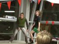 De raggende mannen met \"Poep in je hoofd\" De raggende mannen met \"Poep in je hoofd\"