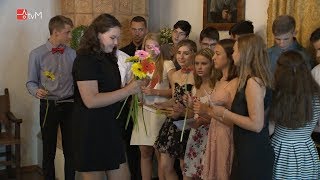 Deváťáci převzali svá poslední vysvědčení