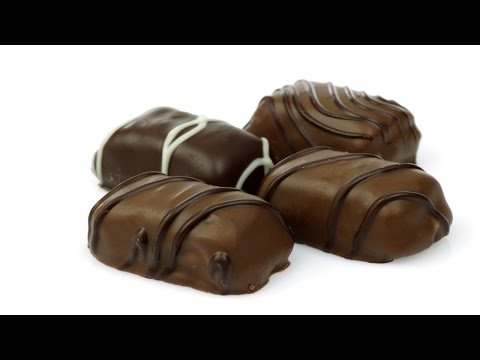 curso de chocolate - Adquira curso completo: (31) 3899-7000 ou http://www.cpt.com.br/cursos-comofazer/aprenda-fazer-bombons-e-truffas Este é um demonstrativo do filme que compõe ...