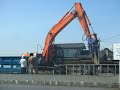 日立建機ZAXIS210k(ZX210k)、ポール看板解体中 日立建機