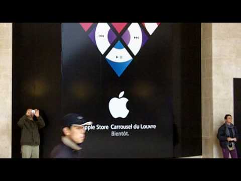 Apple Store en el centro comercial Louvre se acerca Apple Store en el centro comercial Louvre se acerca