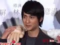 周渝民、王传一、关颖、陈妍希等出席了【这里发现爱】试片记者会。 仔仔表示，和大S分手后两人仍是很好的朋友。仔仔认为，演绎喜剧不应采用搞笑的方式，而应该用严肃的态度认真揣摩角色的个性。