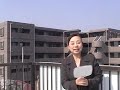 自覚真由美の無料オンラインセミナーhttp://www.michi-way.co.jp/小顔スタイルが流行っていますがやたらと、前髪で顔を隠したヘヤースタイルも流行ですね。男性にも女性にも見られます。ある銀行の窓口の女性が、やはり前髪を左側に流してとてもセクシーなヘヤースタイルでしたが、窓口で、業務をするときに、やたらと何十回も髪をかきあげるしぐさをしています。書類を書いたら髪をかきあげてお客様の名前をおよびしたら、また髪をかきあげ、通帳の名前を確認したら、また髪をかきあげて、通帳をお客様に渡したら、また髪をかきあげる自分では、何気ないしぐさだと思っているのかまたは、自分ではとても女らしいしぐさと思っているかはわかりませんが仕事をするときは、お客様から見た目も、また社内の同僚や社員がみてもあまり活動的とは言えません。仕事中の服装ビジネスマナーは１清潔感　２調和　３機能性　そして　あなたに似合うことも大切ですね