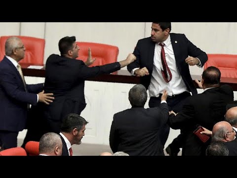 Türkei: Schlägerei im Parlament bei Diskussion über den Militäreinsatz in Nordwestsyrien