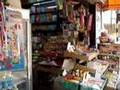 阪堺線北天下茶屋駅踏切前の駄菓子屋