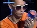 Chico japonés hace malabares con su bola de cristal