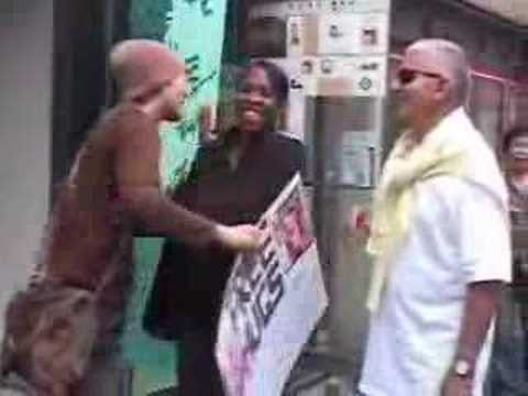 FREE HUGS IN 'INSADONG OF KOREA'