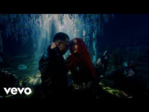 Christina Aguilera, Ozuna “Santo”