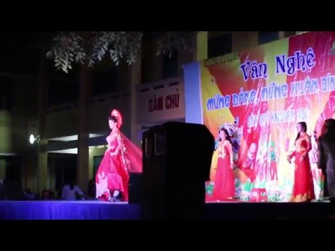Diễn áo dài Trường THPT Võ Thị Sáu _ Thành PHố Châu Đốc
