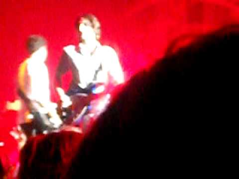 Jonas Brothers & Demi Lovato Rocks Jones Beach  8 21 2010