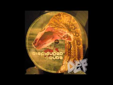 skreamix - An old Skreamix, but still a banging one. DIS006 - Skream & Cluekid/Silkie - Sandsnake (Gothtrad Remix)/Cyber Dub (Skreamix) (2009) Artist: Silkie Title: Cyb...