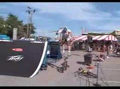 BMX BIKES TRICKS STUNTS CRASHES