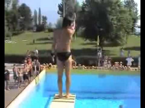 Un frimeur rate son plongeon