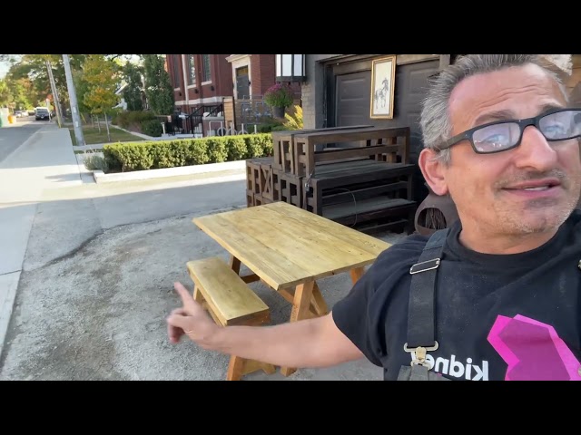 Farmhouse French Beam dining table with a matching bench dans Mobilier de salle à manger et cuisine  à Ville de Toronto