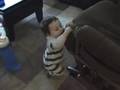 videos de Skyler climbing and trying to walk