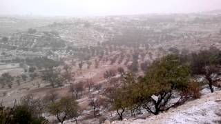 تساقط الثلوج على قرية خلة الحداد جنوب بيت لحم