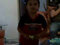 Machaco en patines y cantando