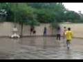 videos de Boludeando bajo la lluvia2.3gp